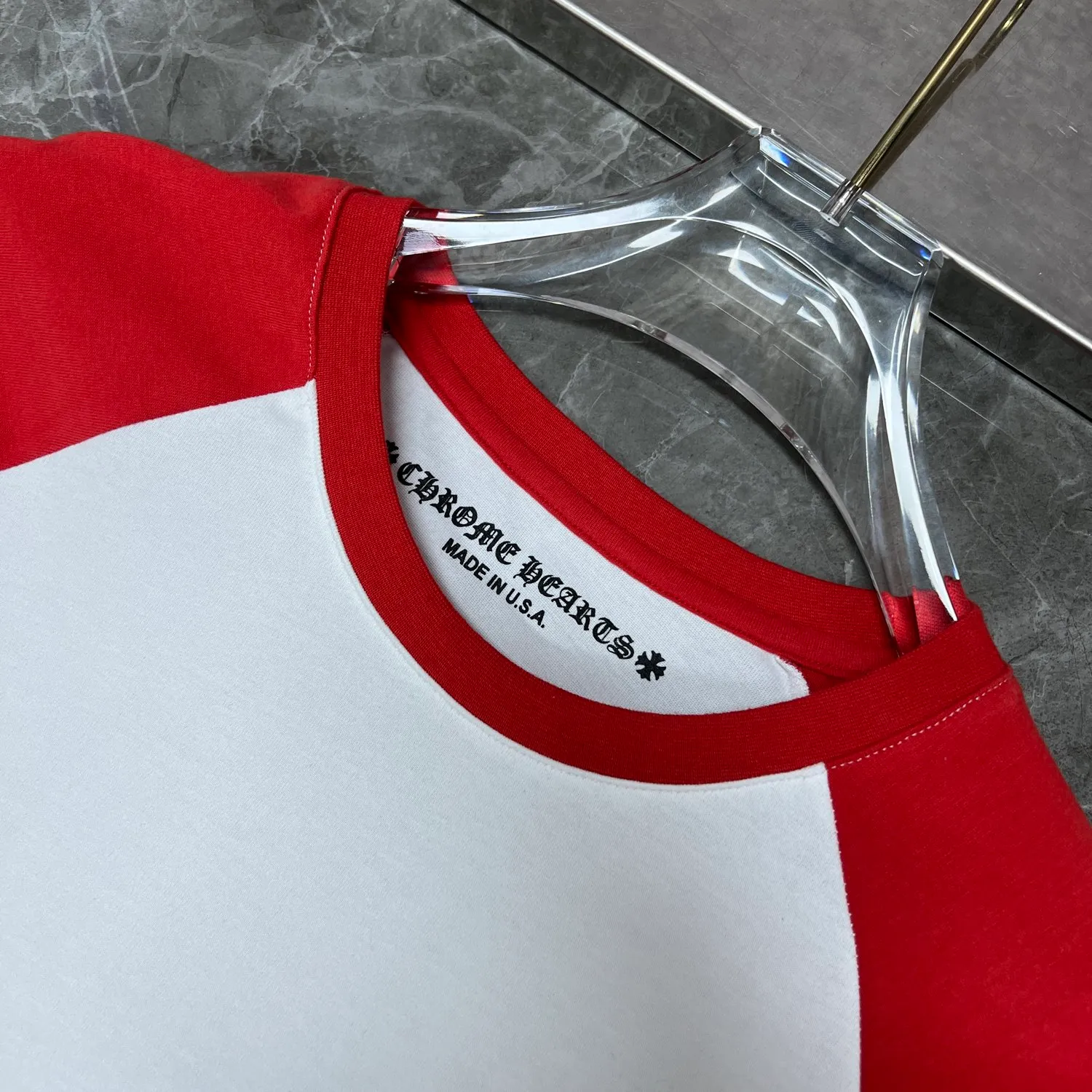 P160 Chrome Hearts🍁Long T series🍁 Available simultaneously at counters❤️ Chrome red and white color-blocked bayonet and sword long-sleeved T-shirt Printed and dyed with imported environmentally friendly glue Specially customized original 1:1 high weight comfortable fabric 🌈Recommended color: red and white colorblocking🌈 Size: S, M, L, XL